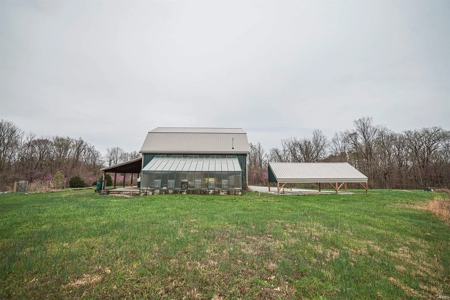 Country Home & Vineyard for Sale in in Ellettsville, IN - image 20