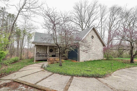 Country Home & Vineyard for Sale in in Ellettsville, IN - image 1