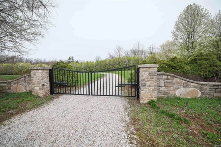 Country Home & Vineyard for Sale in in Ellettsville, IN - image 30