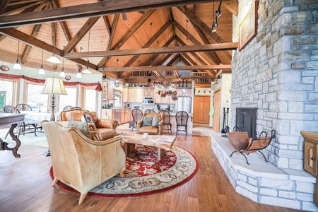 Country Home & Vineyard for Sale in in Ellettsville, IN - image 9