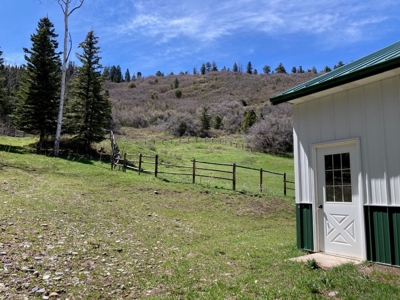 Horse-Friendly Colorado Mountain Property with Barn and Epic View - image 11