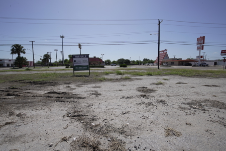 Commercial Property in the Heart of Kingsville, Tx - image 2