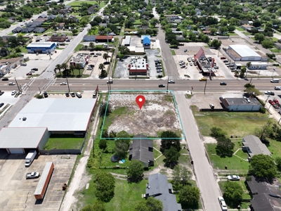 Commercial Property in the Heart of Kingsville, Tx - image 4