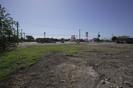 Commercial Property in the Heart of Kingsville, Tx - image 1