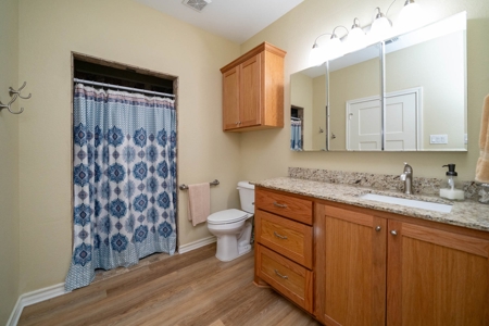 East TX Ranch, Multi-Generational Living, Pasture and Pond - image 38