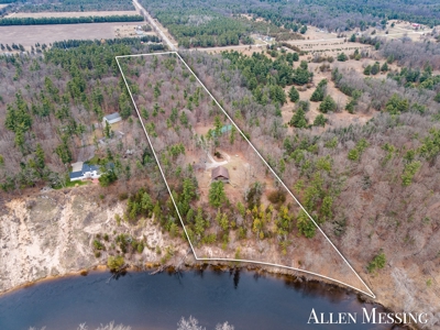 Custom Log Home on 10+ Acres with private Muskegon river frontage - image 35