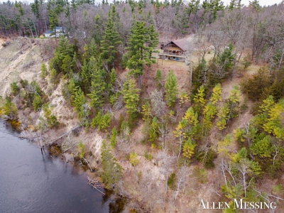 Custom Log Home on 10+ Acres with private Muskegon river frontage - image 44