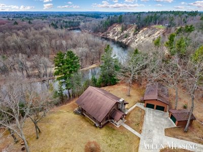 Custom Log Home on 10+ Acres with private Muskegon river frontage - image 39