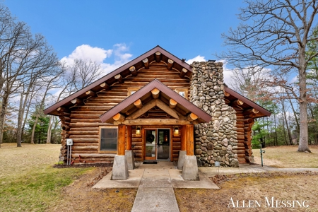 Custom Log Home on 10+ Acres with private Muskegon river frontage - image 2