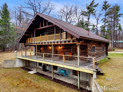 Custom Log Home on 10+ Acres with private Muskegon river frontage - image 40