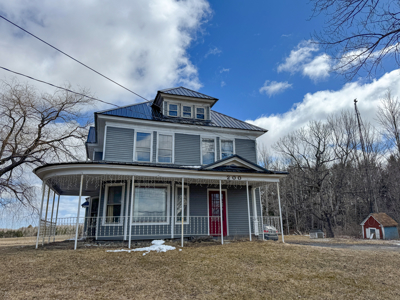 Beautiful Victorian Farmhouse in Presque Isle Maine! - image 5