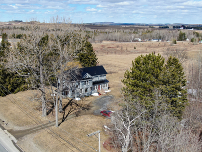 Beautiful Victorian Farmhouse in Presque Isle Maine! - image 1