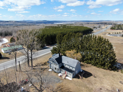 Beautiful Victorian Farmhouse in Presque Isle Maine! - image 4