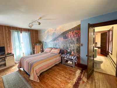 Beautiful Victorian Farmhouse in Presque Isle Maine! - image 41