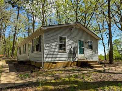 Country Living with Investment Potential: 7.45 Acres in Keeling - image 15