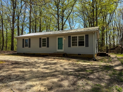 Country Living with Investment Potential: 7.45 Acres in Keeling - image 2