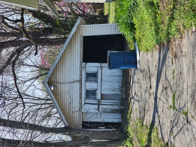 Fixer-Upper Home for Sale in Robinson, IL – Includes Extra Lot - image 2