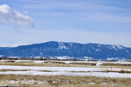 Peaceful Country Living with Breathtaking Mountain Views - image 8
