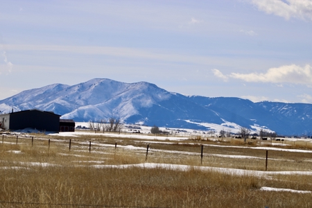 Peaceful Country Living with Breathtaking Mountain Views - image 14