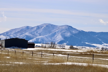 Peaceful Country Living with Breathtaking Mountain Views - image 13