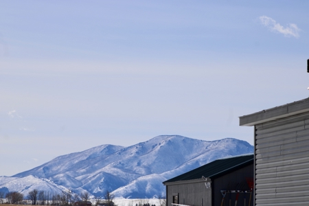 Peaceful Country Living with Breathtaking Mountain Views - image 2