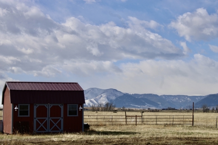 Peaceful Country Living with Breathtaking Mountain Views - image 16