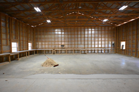 Charming Country Barndominium with Spacious Shop Near Linden, TN - image 1