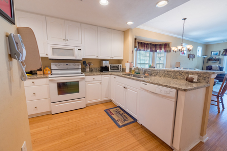 Condo For Sale in Suwannee, FL - image 7
