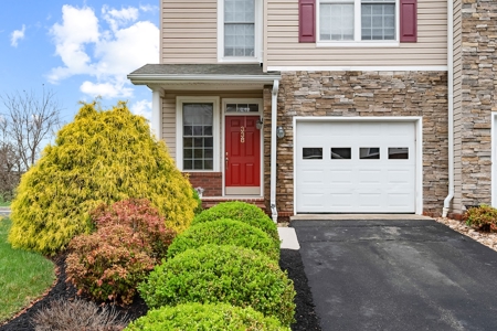 Spacious Townhome for Sale in Blacksburg VA - image 2