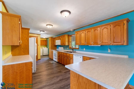 Home on Dale Hollow Lake in Byrdstown, TN - image 27