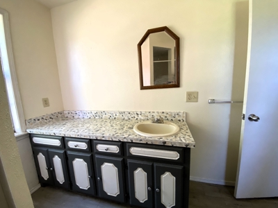 Charming 21-Acre Country Estate with Versatile Living Powderly TX - image 4
