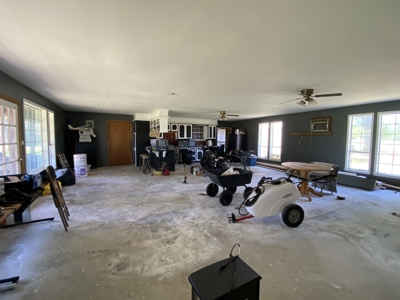 Charming 21-Acre Country Estate with Versatile Living Powderly TX - image 10