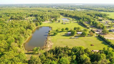 Charming 21-Acre Country Estate with Versatile Living Powderly TX - image 30