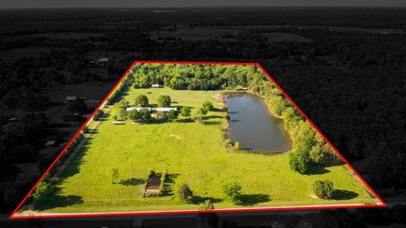 Charming 21-Acre Country Estate with Versatile Living Powderly TX - image 29