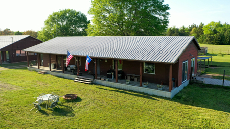 Charming 21-Acre Country Estate with Versatile Living Powderly TX - image 37