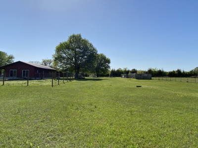 Charming 21-Acre Country Estate with Versatile Living Powderly TX - image 17