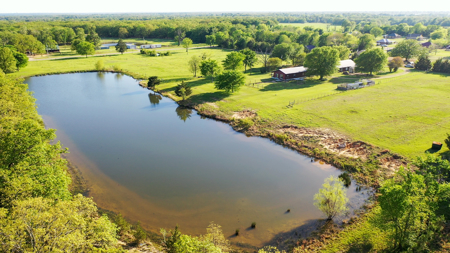 Charming 21-Acre Country Estate with Versatile Living Powderly TX - image 35