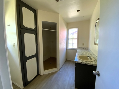 Charming 21-Acre Country Estate with Versatile Living Powderly TX - image 3