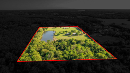 Charming 21-Acre Country Estate with Versatile Living Powderly TX - image 31