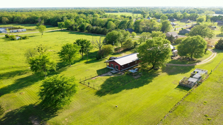 Charming 21-Acre Country Estate with Versatile Living Powderly TX - image 36