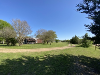 Charming 21-Acre Country Estate with Versatile Living Powderly TX - image 26