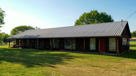 Charming 21-Acre Country Estate with Versatile Living Powderly TX - image 39