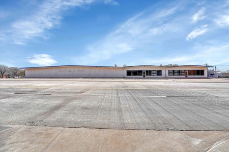 Strategic Industrial Warehouse with Highway Frontage Clinton,OK - image 2