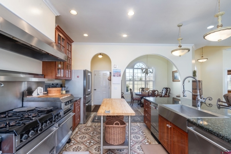 Exceptional Home with 24 acres! - image 4