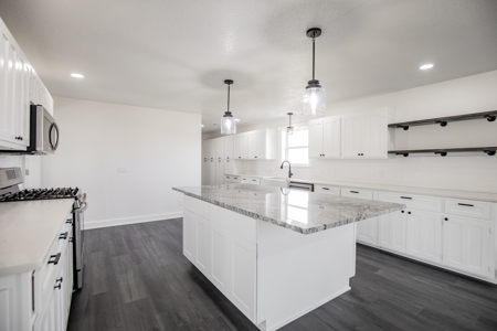 Remodeled Home on 3.03 Acres in Bentonville - image 7