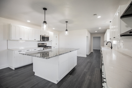Remodeled Home on 3.03 Acres in Bentonville - image 5