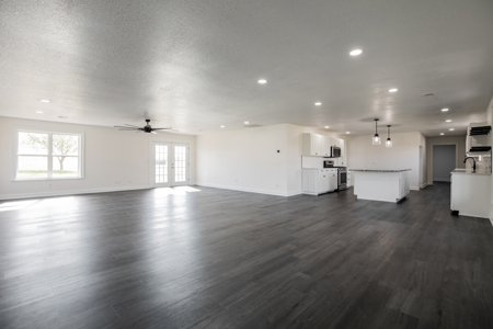 Remodeled Home on 3.03 Acres in Bentonville - image 4