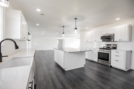 Remodeled Home on 3.03 Acres in Bentonville - image 10