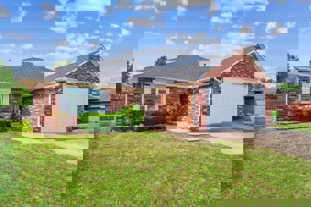 Pryor, Oklahoma Home in Town For Sale - image 1