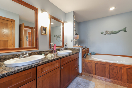 Custom High-End Home for Sale in Waupaca, WI - image 32